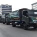 Truk Bansos lanjutan TNI AD ke Cianjur berjejer sebelum keberangkatan ke Cianjur. [Foto Dispenad]