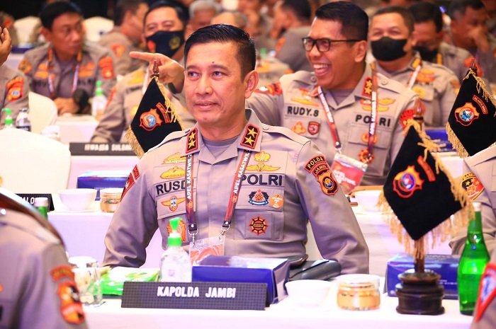 Kapolda Jambi Irjen Pol. Drs. rusdi Hartono mengikuti kegiatan Apel Kasatwil secara daring (dok istimewa)