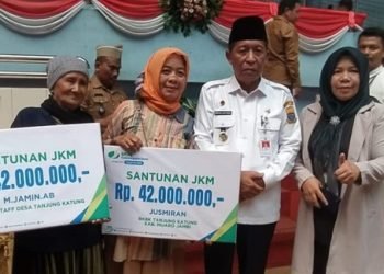 Penyerahan secara Simbolis klaim Jaminan Kematian kepada ahli waris oleh Wakil Gubernur Jambi, Abdulllah Sani [Dok Istimewa]
