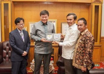 Kunjungan Duta Besar Republik Singapura untuk Indonesia, di ruang kerjanya Ketua DPRD Provinsi Jambi, Jumat (16/12/2022). [dok istimewa]