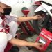 Mekanik di bengkel resmi sepeda motor Honda AHASS sedang melakukan perawatan rem sepeda motor. (Dok istimewa)