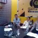 Kepala Jasa Raharja Muarobungo (Doni Firmansyah), Kasubbag Umum Samsat Muarobungo (Syafrizal), dan Kanit Satlantas Polres Bungo (IPTU Agus Ahmad Yaji) saat talk show di Radio Gema Bungo, Kamis (15/12/2022). [Dok Humas Jasa Raharja Jambi]