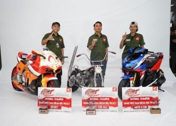 Para peraih gelar National Champions Honda Modif Contest 2022 (kiri-kanan): Gema Merdeka Goeyardi-Jakarta pemenang kategori Sport, Dewa Putu Putra Pratama-Bali modifikator terbaik kelas Free For All (FFA), dan Ruslan-Makassar, terbaik pada kelas Matic & Cub. [Foto AHM_HMC_01]