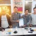 Penyerahan SK DPC PJS Tanjab Barat oleh Ketua DPD PJS Jambi di Kualatungkal, Senin malam (26/12/2022). (Foto Deni/Realitajambi.com)