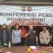 Konferensi pers Polda Jambi terkait kasus begal yang terjadi di Mayang, Kota Jambi pada Minggu dini hari (25/12/2022) lalu. [foto Nasution/RJ.COM]