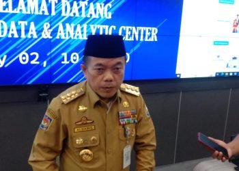 Gubernur Al Haris saat diwawancarai usai pelaksanaan rakor di kantor Gubernur Jambi (foto: Realitajambi.com/Nasution)