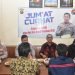 Kegiatan Jum'at Curhat yang dilakukan Polda Jambi mengundang sejumlah elemen dan organisasi masyarakat, di warung kopi kawasan Thehok, Kota Jambi, Jumat (6/1/2023). (Foto Humas Polda Jambi)