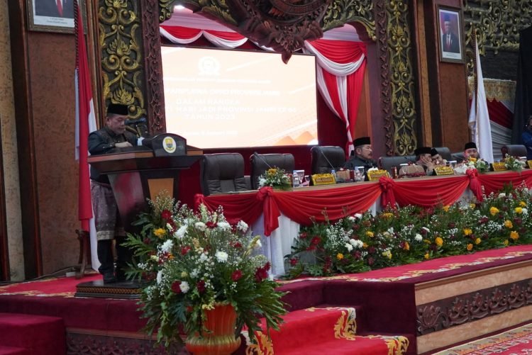 Al Haris pada Rapat Paripurna DPRD Provinsi Jambi dalam rangka Peringatan Hari Jadi ke 66 Provinsi Jambi Tahun 2023, bertempat di Ruang Sidang Paripurna Kantor DPRD Provinsi Jambi, Jum’at (06/01/2023) - foto: Novriansah