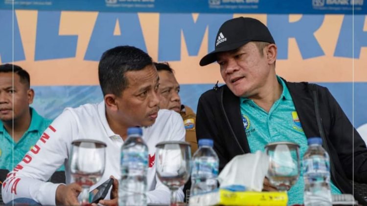Wakil Wali Kota Sungaipenuh, Alvia Santoni, hadir dalam kegiatan Pembukaan Gubernur Cup tahun 2023 di Tebo, Senin (9/1/2023). (Foto RJ.COM)