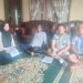 Petugas Jasa Raharja Jambi saat berada di rumah duka korban kecelakaan, di Muarabulian, Selasa (10/2/2023). (Foto Humas Jasa Raharja Jambi)