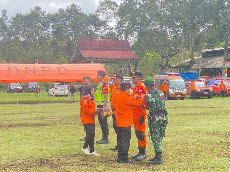 Apel Kesiapsiagaan Erupsi Gunung Kerinci di lapangan PTPN VI Kayu Aro, Sabtu (14/1/2023). (Foto Basarnas Jambi)