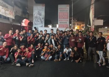Foto bersama para komunitas sepeda motor saat menghadiri Kopdargab di Dealer Honda Astra Motor Jambi, Minggu (15/1/2023). (Foto Sinsen/Ajeng)