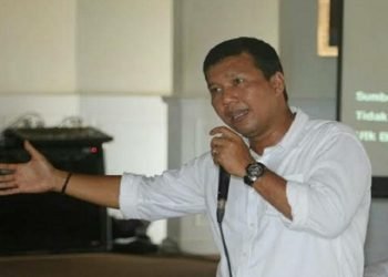 Bupati Tanjung Jabung (Tanjab) Timur, Romi Hariyanto, dalam rapat koordinasi pengendalian inflasi dan stunting di aula utama Kantor Bupati Tanjab Timur, Kamis (19/1/2023). (Foto Diskominfo Tanjab Timur)