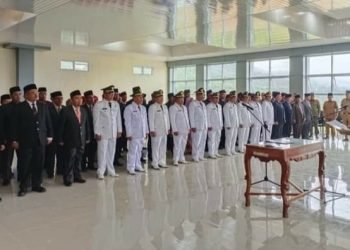 Pelantikan dan pengambilan sumpah jabatan pejabat pimpinan tinggi pratama, administrator dan pengawas lingkup Pemerintah Kabupaten Kerinci, di ruang pola Kantor Bupati Kerinci, Bukit Tengah Siulak, Selasa (24/1/2023). (Foto RJ.COM)