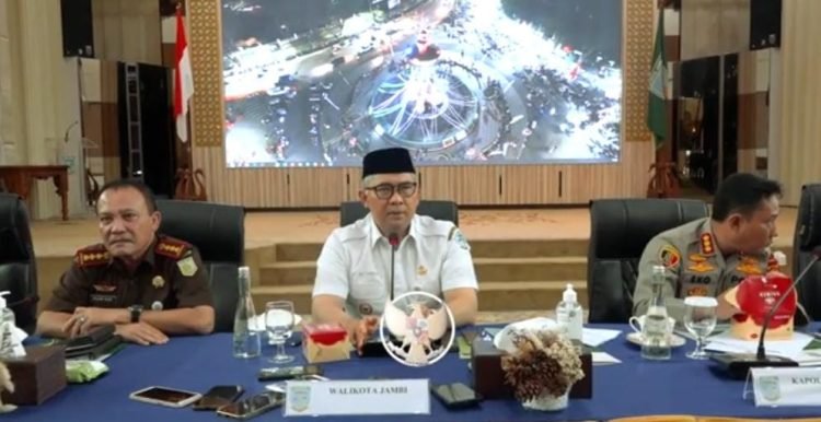 Wali Kota Jambi, Syarif Fasha, saat membuka rapat khusus membahas sanksi hukum bagi pelanggar angkutan batu bara yang masuk wilayah Kota Jambi, Rabu (25/1/2023). (Foto Diskominfo Kota Jambi)