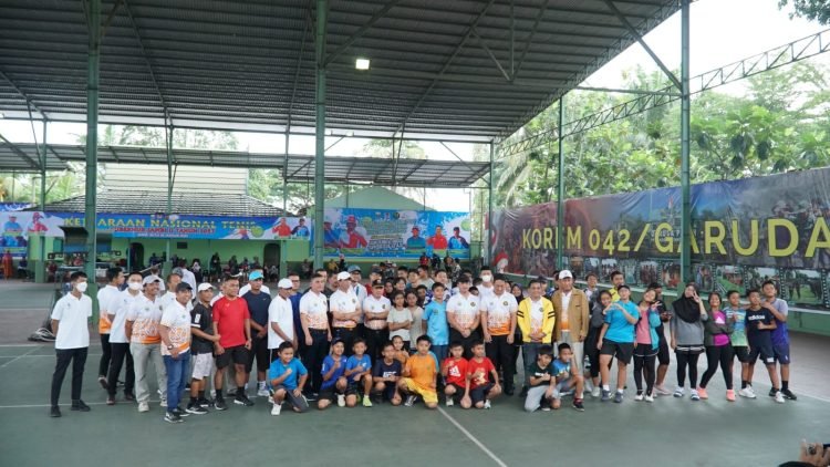 Al Haris pada Pembukaan Kejurnas Tenis Lapangan Provinsi Jambi II Tahun 2023 di Lapangan Tenis Korem 042 / Garuda Putih Jambi, Kamis (26/01/2023). (Foto: Kominfo/Patra)