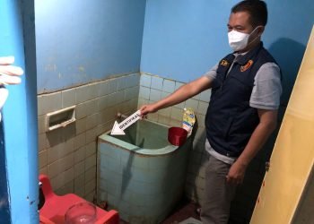 Polisi sedang melakukan olah tempat kejadian perkara (TKP) kasus praktek aborsi di Hotel Setiajaya Kualatungkal, Minggu (29/1/2023). [Foto Humas Polda Jambi]