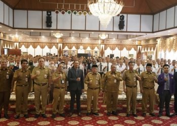 Gubernur Jambi, Al Haris, melepas 61 orang peserta magang ke Jepang di Auditorium Rumah Dinas Gubernur Jambi, Senin (30/1/2023). (Foto Diskominfo Provinsi Jambi/Harun)