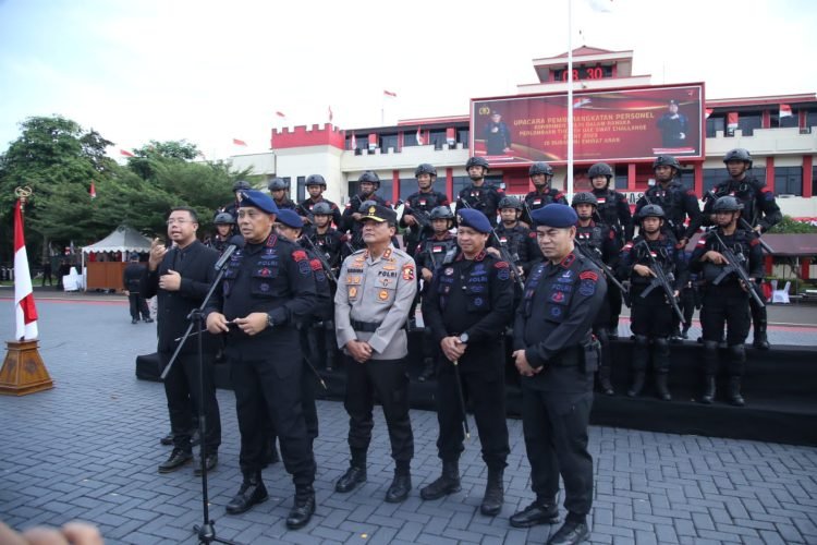 Pelepasan personel Korps Brimob Polri untuk mengikuti kegiatan perlombaan UAE SWAT Challenge ke-4 di Al Raweyah, Dubai, Uni Emirat Arab (UEA). (Foto Humas Polri)
