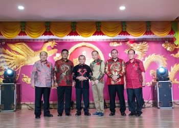 Gubernur Jambi, Al Haris, saat memberikan kata sambutan dalam acara perayaan Cap Gomeh 2023 di Kelenteng Hok Kheng Tong, Lorong Koni IV, Kota Jambi,Minggu malam (5/2/2023). (Foto Pariawarajambi/Riky)