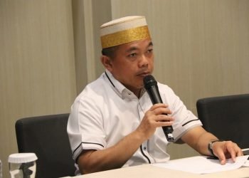 Gubernur Jambi, Al Haris, saat rapat bersama tiga perusahaan batu bara membahas jalan khusus angkutan batu bara, di Hotel Mercure Kemayoran, Jakarta, Selasa malam (7/2/2023). (Foto Diskominfo Provinsi Jambi/Agus Supriyanto)