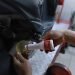 Mekanik bengkel resmi Honda melakukan perawatan salah satu sepeda motor dengan oli AHM MPX2 kemasan 0,65L. (Dok AHM)