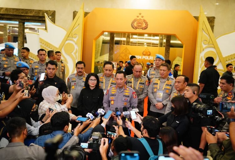Kapolri, Jenderal Listyo Sigit Prabowo, saat diwawancara awak media usai menutup Rapim Polri 2023, Kamis (9/2/2023). (Foto Humas Polri)