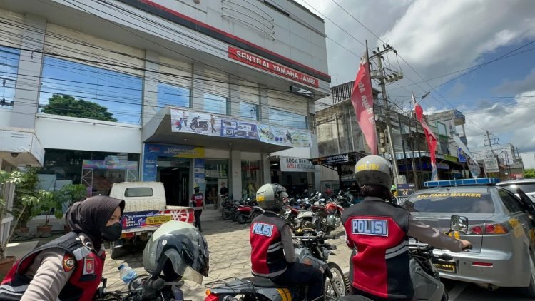 Polwan Ditsamapta Polda Jambi melakukan patroli keliling Kota Jambi pada Selasa pagi (14/2/2023). (Foto Humas Polda Jambi)
