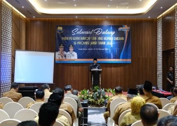 Wakil Gubernur (Wagub) Jambi, Abdullah Sani, saat memberi kata sambutan dalam Rapat Koordinasi (Rakor) Staff Ahli Kepala Daerah se-Provinsi Jambi Tahun 2023, di Hotel Aston, Kota Jambi, Selasa (14/2/203). (Foto Diskominfo Provinsi Jambi/Sopbirin)