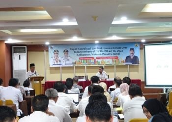Wakil Gubernur Jambi, Abdullah Sani, saat memeberikan kata sambutan dalam Rapat Koordinasi dan Sinkronisasi Forum Organisasi Perangkat Daerah Bidang Infrastruktur ke-PU-an Tahun Anggaran 2023, di Hotel Abadi Suite, Kota Jambi, Rabu (15/2/2023). (Foto Diskominfo Provinsi Jambi/Sopbirin)