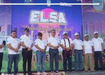 Ketua Komisi II DPRD Kota Jambi, Junedi singarimbun,SE saat menghadiri undangan peresmian Electrifiying Life Style Area (ELSA)di kawasan Tugu Keris Siginjai Sakti, Kotabaru, Kota Jambi. Selasa (7/2/23).(Dok. Humas DPRD Kota Jambi)