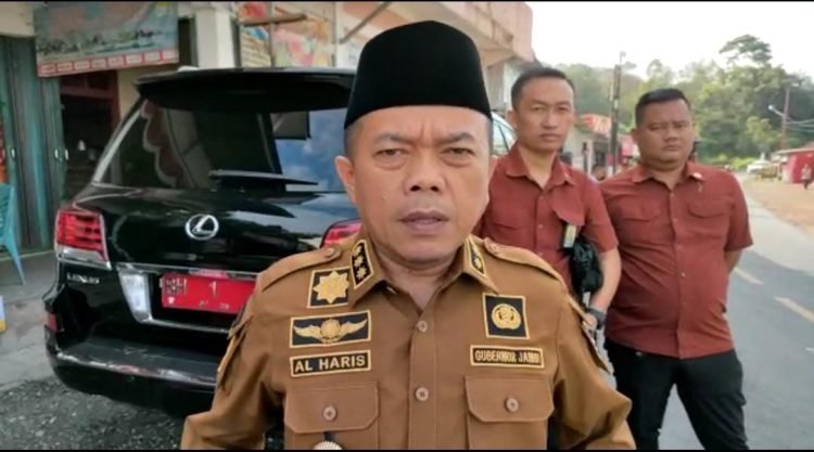 Gubernur Jambi, Al Haris, saat diwawancarai awak media. (Foto Pariwarajambi/Riky)