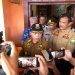 Gubernur Jambi, Al Haris, saat memberikan keterangan pers di Desa Tamiai, Senin (20/2/2023). (Foto Pariwarajambi/Riky)