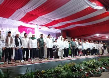 Al Haris saat menghadiri Tabliqh Akbar di Desa Gemuruh, Kabupaten Tanjab Barat, pada selasa malam (22/02/2023). (Dok. Latiful Anshori)