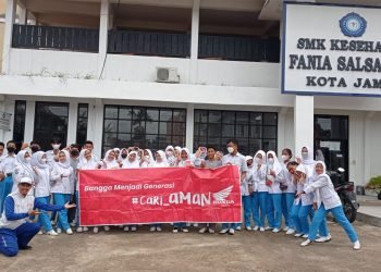 Kegiatan edukasi safety riding yang digelar Sinsesen di salah satu sekolah yang berada di Kota Jambi. (Foto Sinsen)