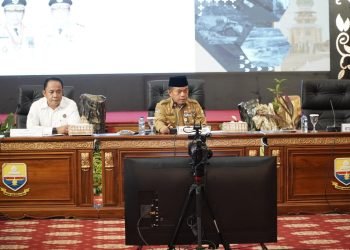 Gubernur Al Haris pada Rakor Pembahasan Pengelolaan Pengangkutan Batubara di Auditorium Rumdis, Senin (27/02/2023). (Dok. Diskominfo Provinsi Jambi/Harun)
