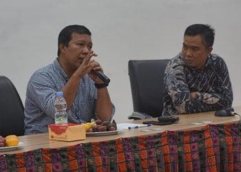 Bupati Tanjab Timur, Romi Hariyanto, saat menjadi pemateri dalam Kuliah Tamu di Kampus Pinang Masak Unja, Selasa (28/2/2023). (Foto RJ.COM)
