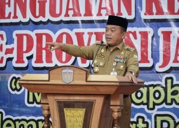 Gubernur Al Haris saat menyampaikan kata sambutan pada Rapat Koordinasi Penguatan Kelembagaan Desa se Provinsi Jambi di DEJ Convention Hall Kota Sungai Penuh, Selasa (28/02/2023). [Foto: Diskominfo Provinsi Jambi/Harun]