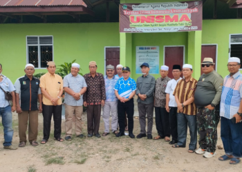 Gubernur Jambi Al Haris saat mengunjungi UNISMA Tabir Raya di Rantau Panjang Tabir. Sabtu (28/01/2023). ( Foto: Deni )