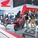 Pengunjung booth Honda pada pameran Indonesia International Motor Show (IIMS) 2023 yang diselenggarakan di JIExpo, Kemayoran, 16-26 Februari 2023. (Foto AHM)