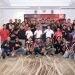 Komunitas Honda Lombok bertemu dan memberikan semangat langsung kepada pebalap Astra Honda di Mandalika Racing Series 2023 (ki-ka) Veda Ega Pratama, Rheza Danica, dan Herjun Atna Firdaus pada Jumat (3/3/2023). [Foto AHM]