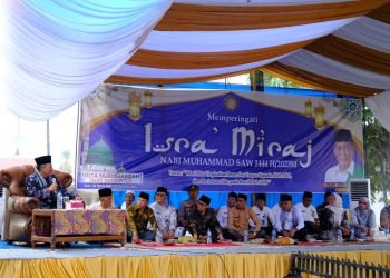 Wagub Abdullah Sani saat menghadiri Isra Miraj Nabi Muhammad SAW di Desa Teluk Rendah Ilir, Kecamatan Tebo Ilir, Kabupaten Tebo, Rabu (8/3/2023). (Dok. Diskominfo Provinsi Jambi/Riki)