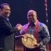 Ketua IMI Pusat Bambang Soesatyo saat meyerahkan Penghargaan IMI Awards 2021-2022 kepada wakil Bupati Tanjabtim H. Robby Nahliyansyah di Golden Room Hotel Sultan Jakarta pada Sabtu (18/02/22) malam. (Dok. Dokumentasi Tanjab Timur)