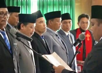 Wakil Bupati H. Robby Nahliansyah, saat melantik 16 Pejabat Administrator dilingkup Pemkab Tanjabtim, Jumat (10/2/23). (Dok. Firdaus)