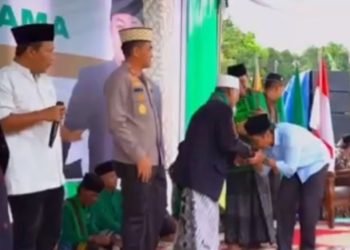 Bupati Tanjabtim H. Romi Hariyanto saat menghadiri harlah satu abad NU di Masjid Miftahul Jannnah Talang Asai. Minggu (5/2/23). (Dok. Firdaus)