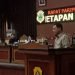 Sekda Sapril saat menyampaikan kata sambutan pada diruang rapat paripurna DPRD Tanjab Timur, Senin (20/2/23). (Dok. RJ.COM)