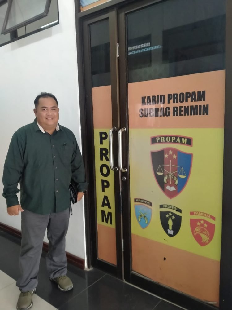 Advokat Irawadi saat mendatangi ke bagian Propam Polda Jambi, Kamis (9/3/2023). (dok,Istimewa)