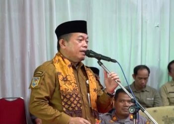 Gubernur Al Haris saat memberi sambutan pada kunjungannya di Batang Asai Provinsi Jambi, Kamis (9/3/23). (Foto : Erick-Diskominfo/Goes)