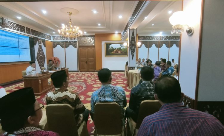 Pemkab Tebo menghadap Gubernur Jambi, Al Haris di kantor Gubernur Jambi , Senin (13/03/2023). (Foto:  Serampas/Riki)