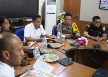 Sekda sapril saat pelaksanaan rakor Penetapan status siaga darurat bencana karhutla diruang rapat Aula Kantor Bupati Tanjab Timur, Rabu (8/3/23). (Dok. RJ.COM/Deni)